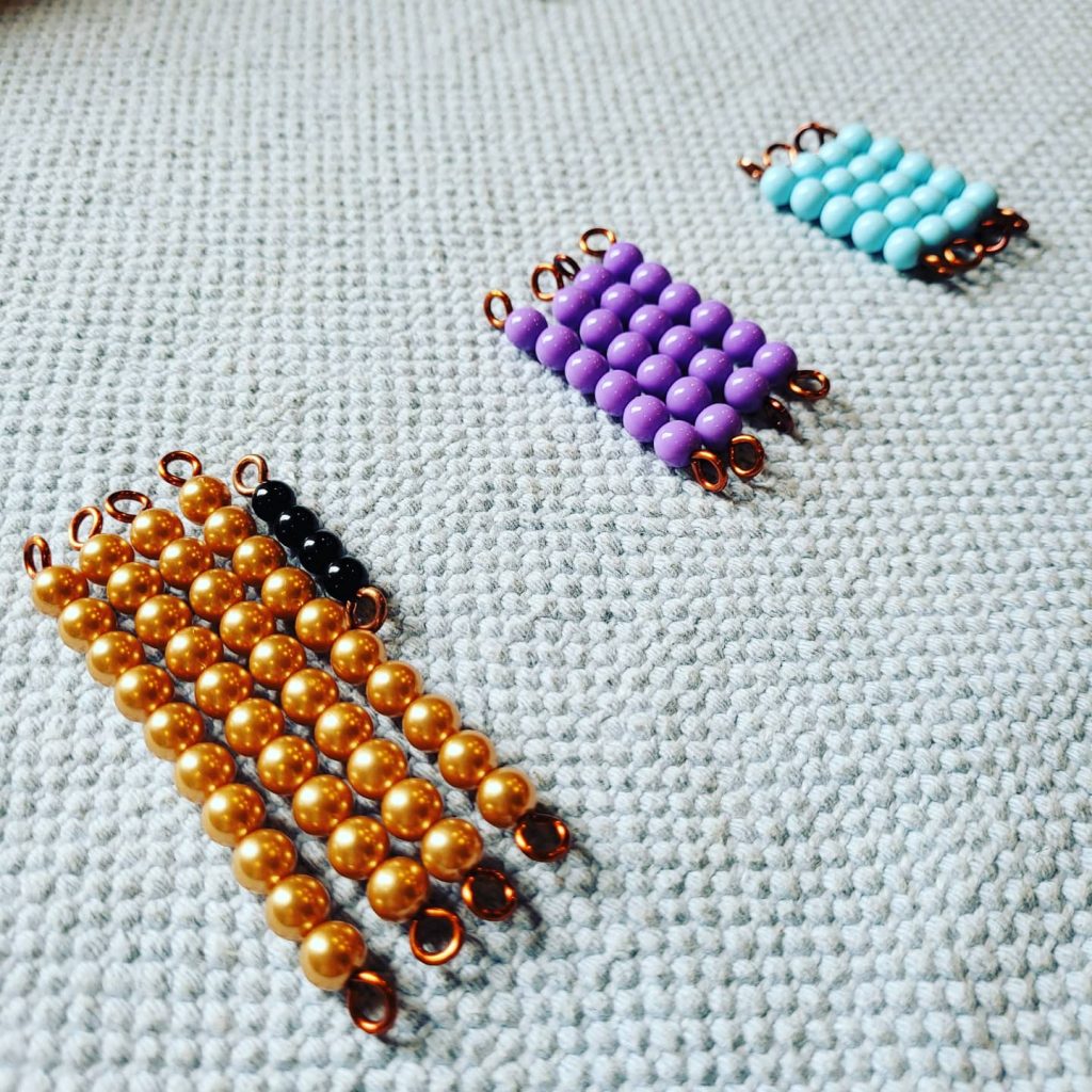 The Snake Game Multiplication Premium Quality: Compare the color bead bars product to the golden bead bars product as a control of errors. 